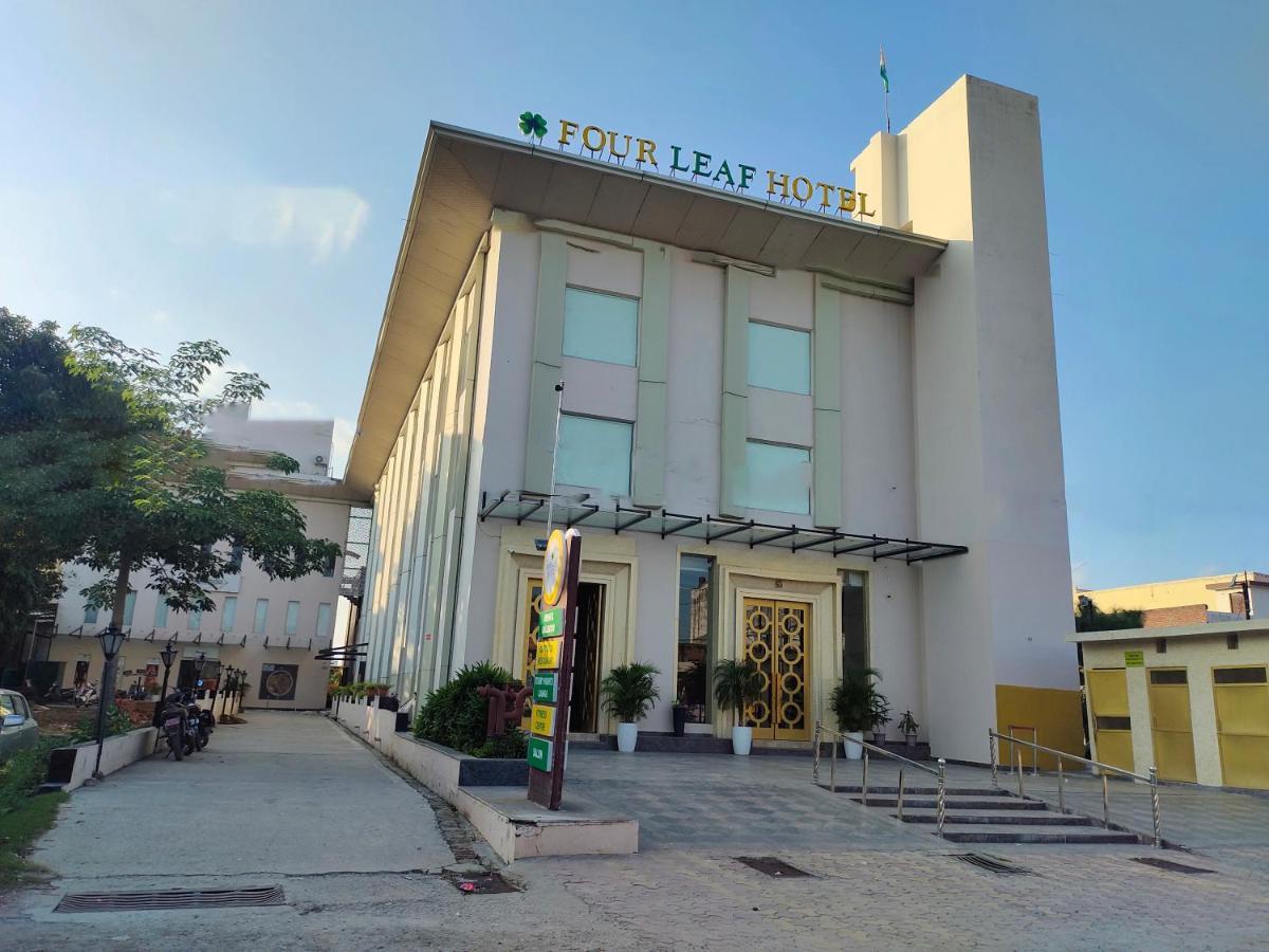 Four Leaf Hotel,Budaun Zewnętrze zdjęcie