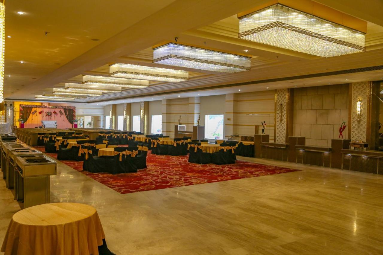 Four Leaf Hotel,Budaun Zewnętrze zdjęcie