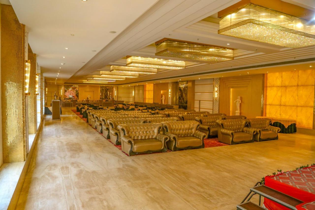 Four Leaf Hotel,Budaun Zewnętrze zdjęcie